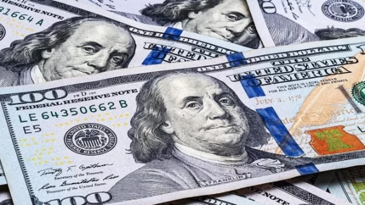 سعر الدولار يسجل 52.35 جنيه في تعاملات السوق الرسمية اليوم